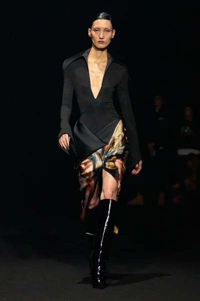 Look 19